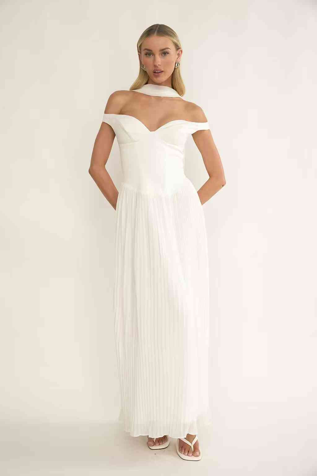 64832D-White