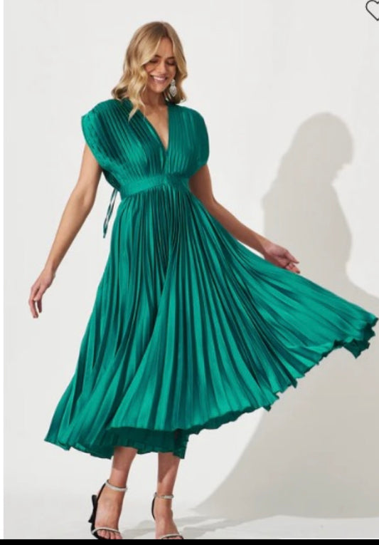 Bella  Glow Pleated Midi Dress-Forest Green